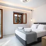 Villa Provillas - ι, ιι & ιιι - Luxury With Private Pool Near Retrymno