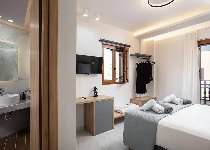 Villa Provillas - ι, ιι & ιιι - Luxury With Private Pool Near Retrymno