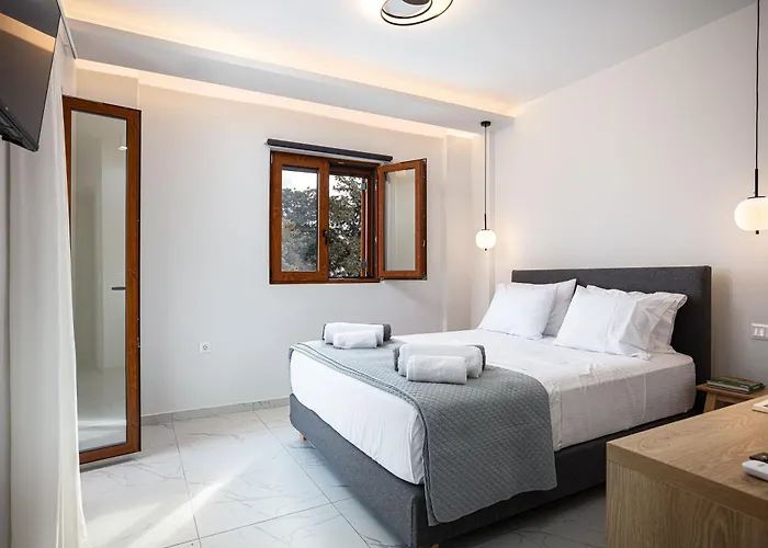 Villa Provillas - ι, ιι & ιιι - Luxury With Private Pool Near Retrymno