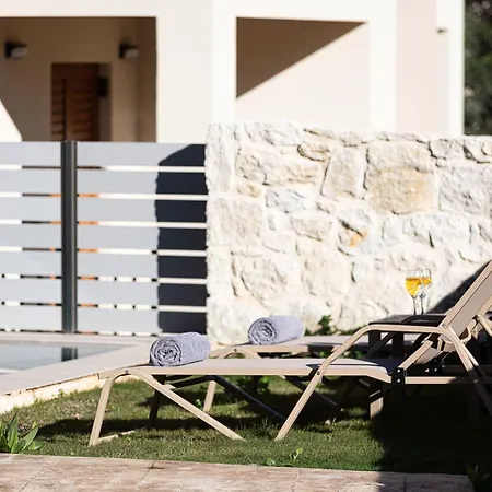 Provillas - ι, ιι & ιιι - Luxury With Private Pool Near Retrymno 别墅 *